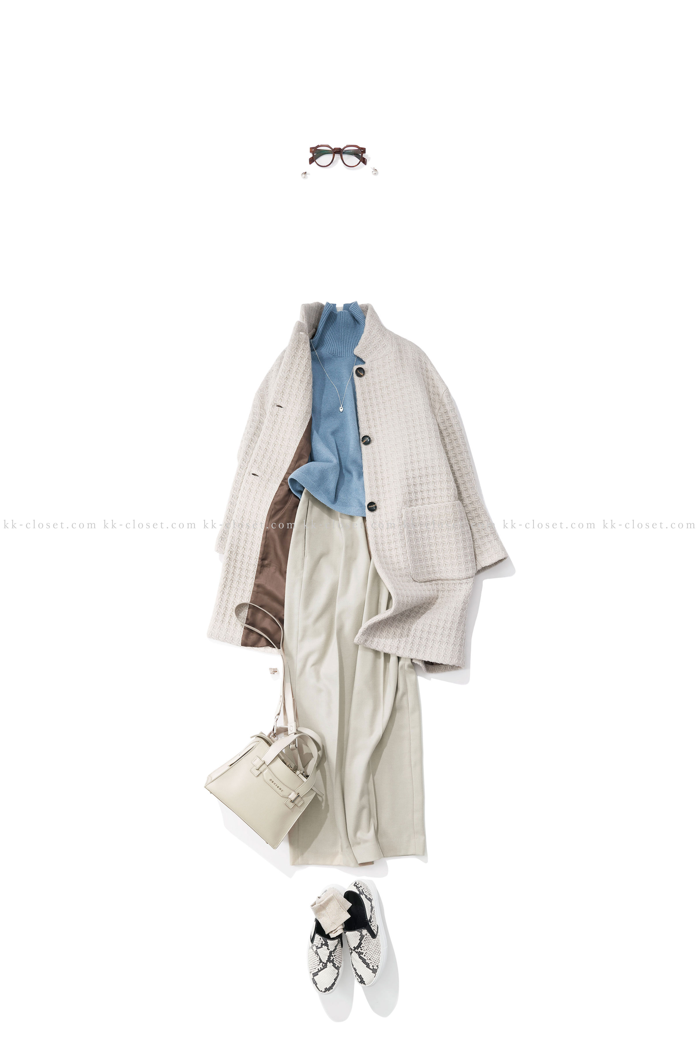 ブルーのニットで心地よく、スタート！