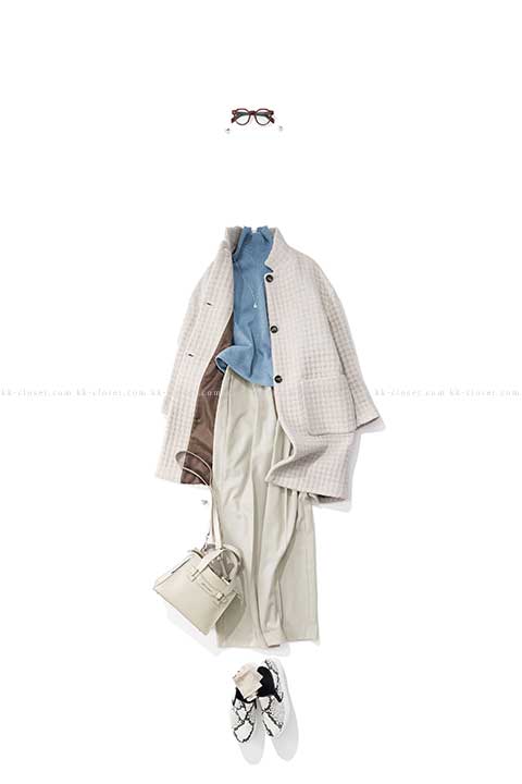 ブルーのニットで心地よく、スタート！