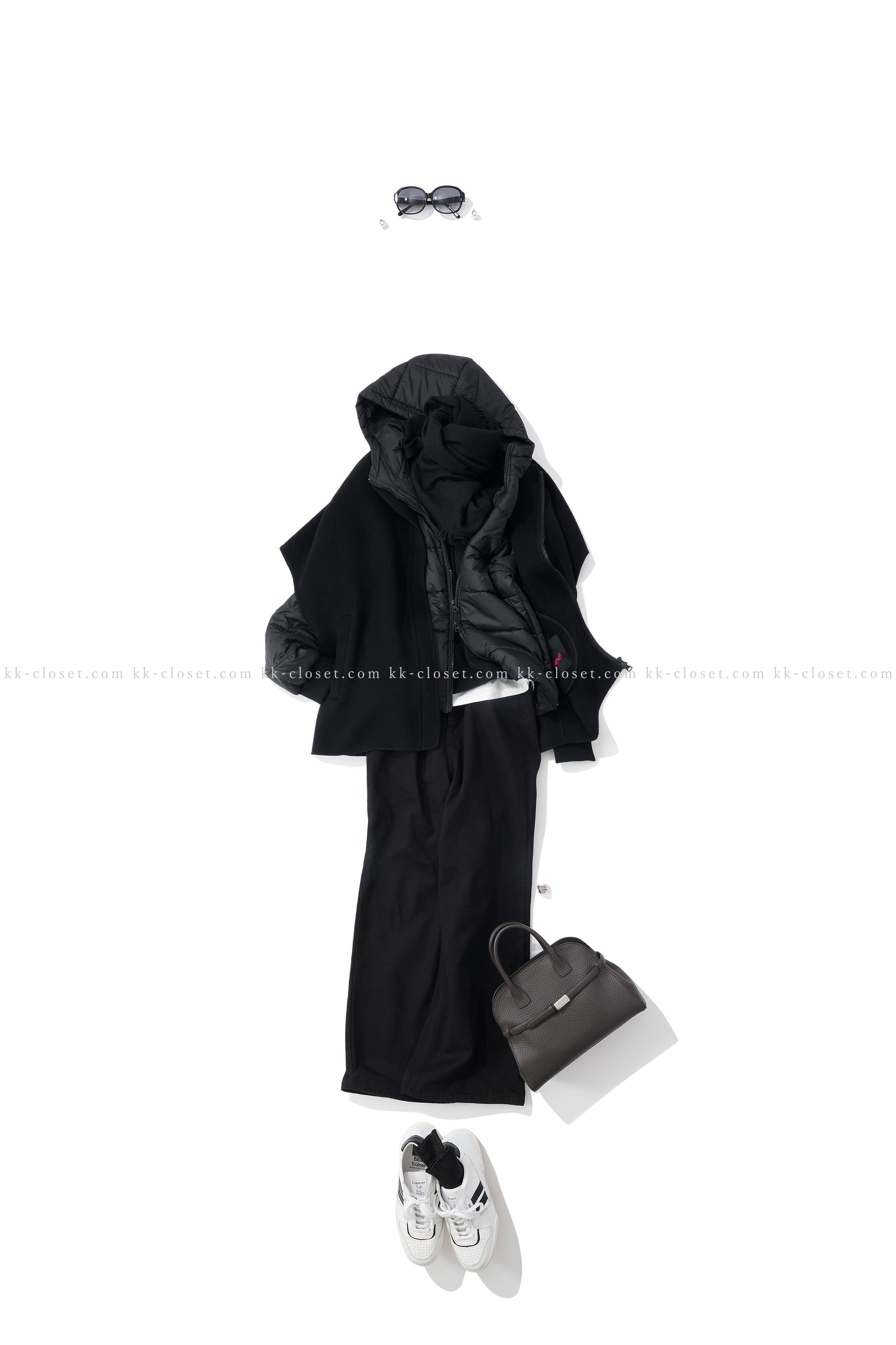 オール黒をスタイリッシュに