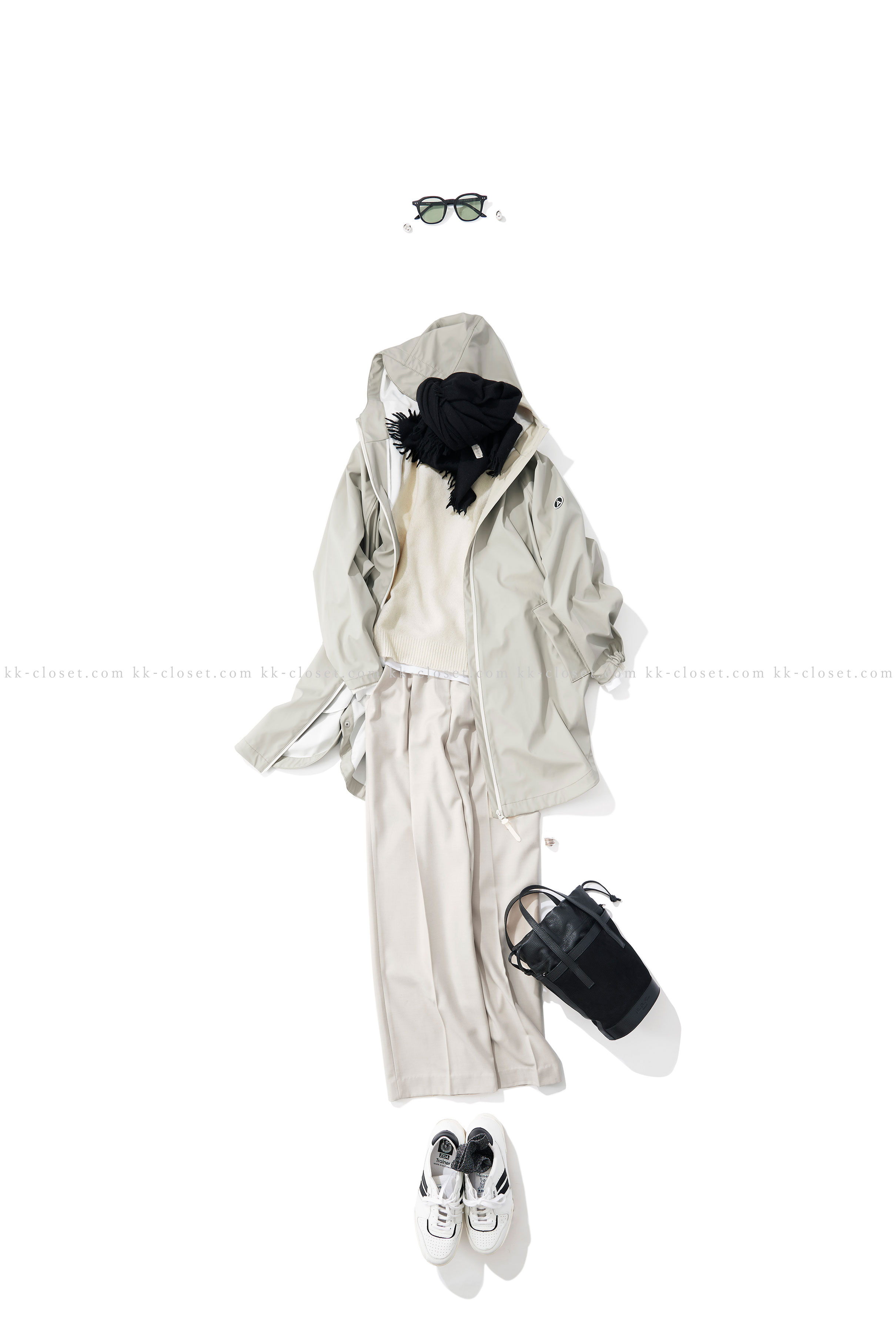 BLACK小物を差し色に！