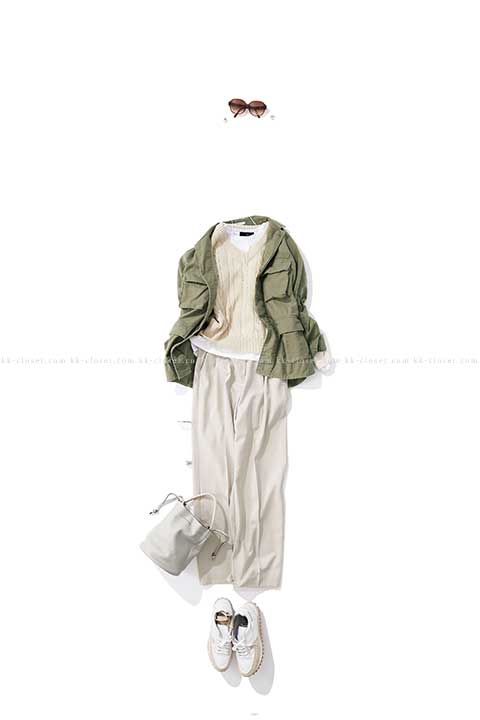 ベージュをカーキでスパイスアップ