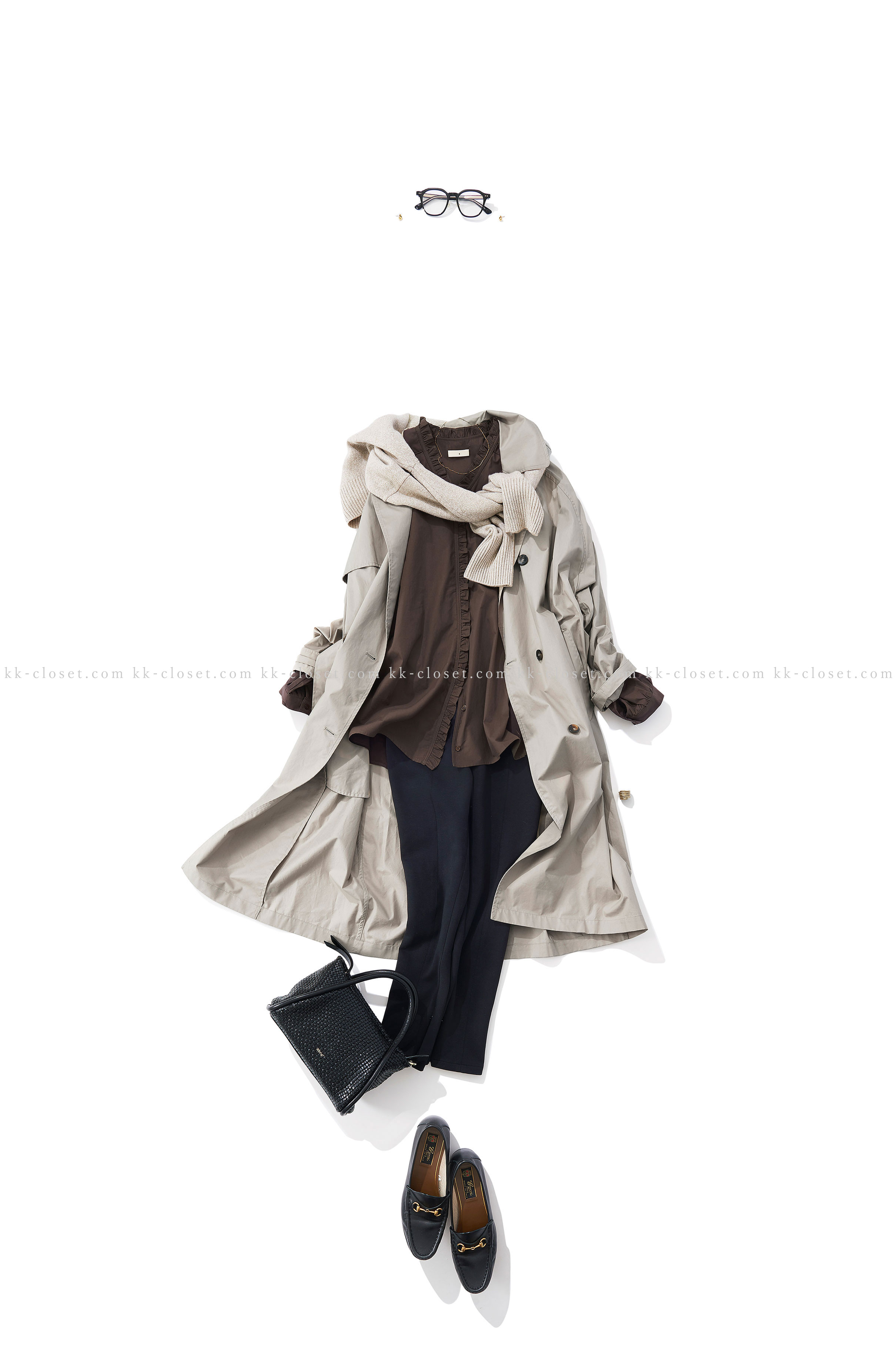 ほんのり甘いトレンチの着こなし