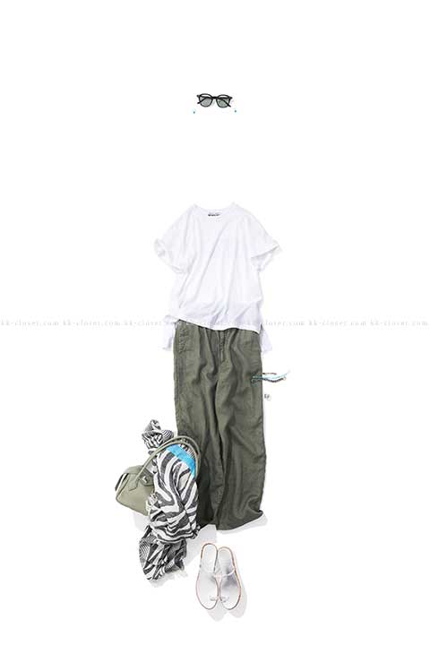 シンプル以上の、白Ｔ&カーキパンツ