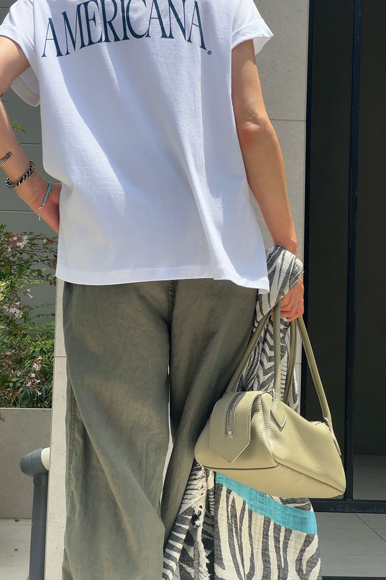 シンプル以上の、白Ｔ&カーキパンツ8